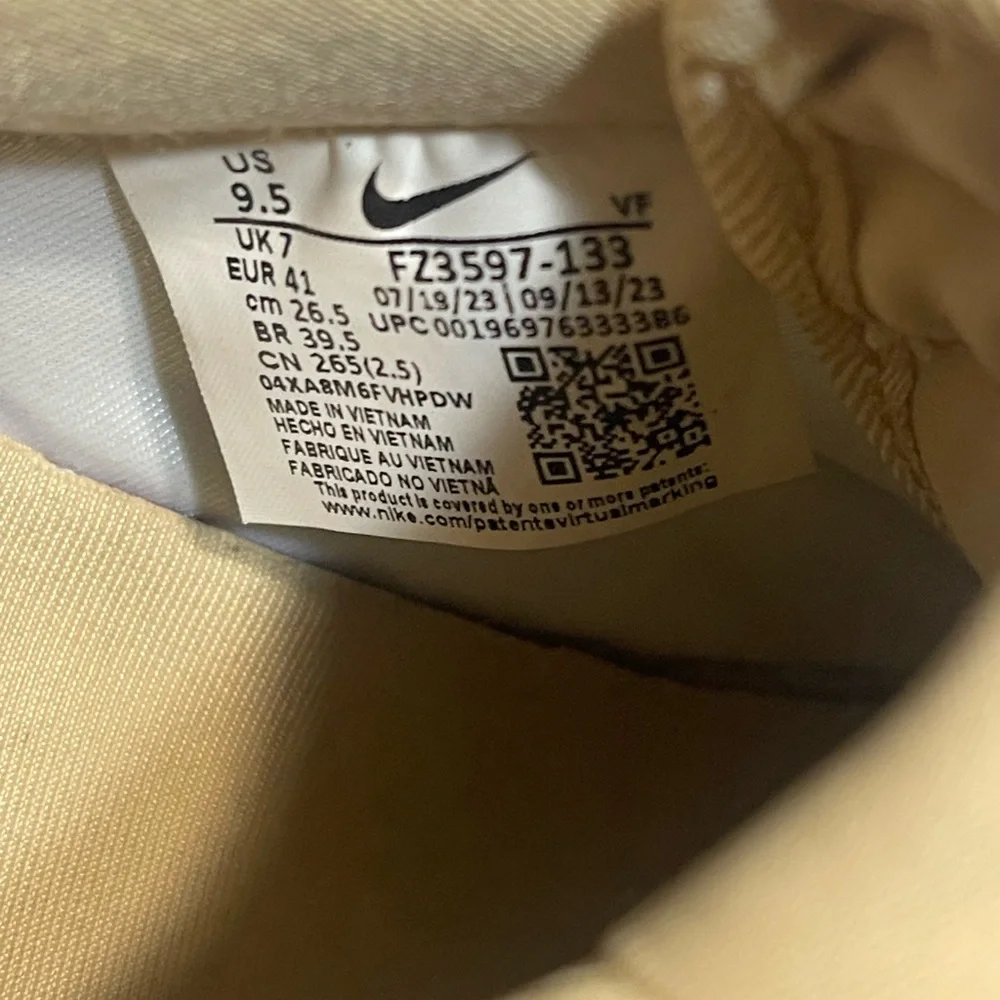 Nike  AIR Force  WMMS 1’07 White and Tan Sneakers